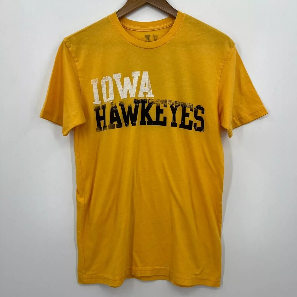 Iowa Hawkeyes Mens Yellow Graphic T-Shirt Herky Logo Size M NCAA College Sports